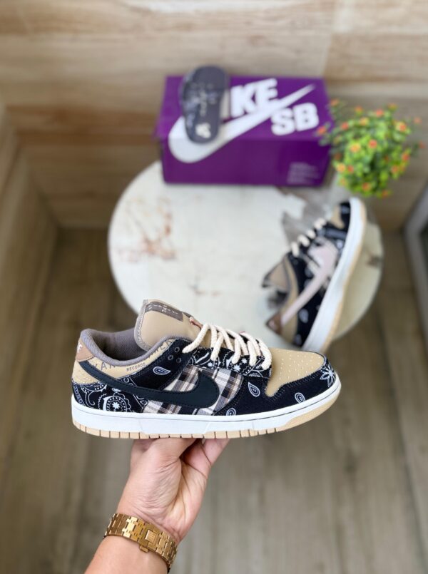 Nike Jordan SB Dunk "X Travis Scott Cactus Jack" - Image 7