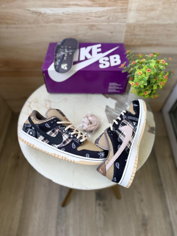 Nike Jordan SB Dunk "X Travis Scott Cactus Jack"