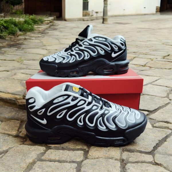 Nike Air Max Plus Drift