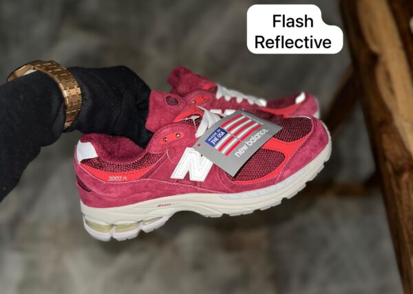 NEW BALANCE 2002r cherry Bordeaux - Image 4